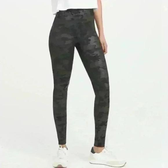 SPANX Pants - Spanx Faux Leather Camo-Print High Waisted Black Metallic Leggings Womens M
